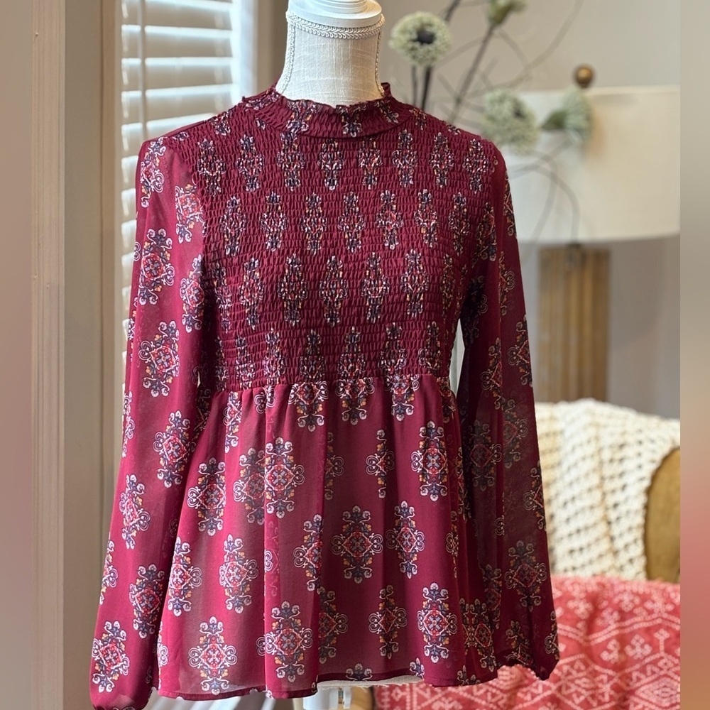Clover and Scout Chiffon Smocked Peplum Blouse. Women’s Sz-S. Long Sleeve